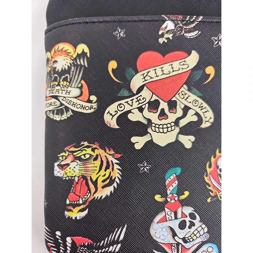 Ed Hardy show off